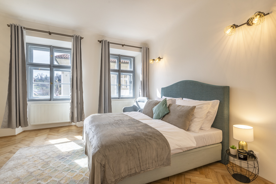 Senzační pobyt se snídaní přímo pod Pražským hradem - Apartmán Deluxe