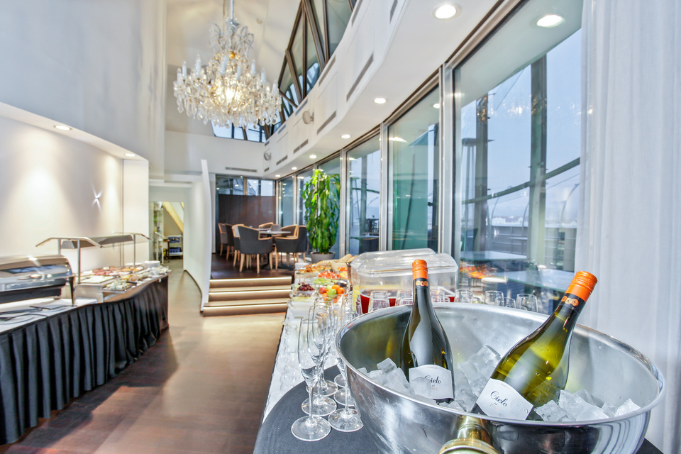 Luxusní noc v Tančícím domě se snídaní a lahví Champagne