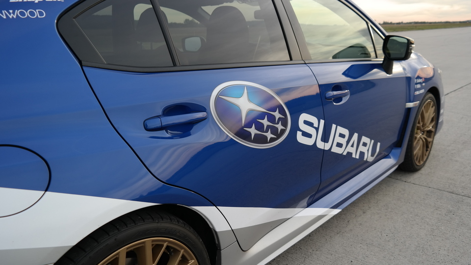 Jízda v Subaru Impreza WRX STI na velkém závodním okruhu Most