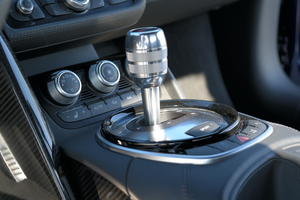 Jízda v Audi R8 4.2 V8 na velkém závodním okruhu