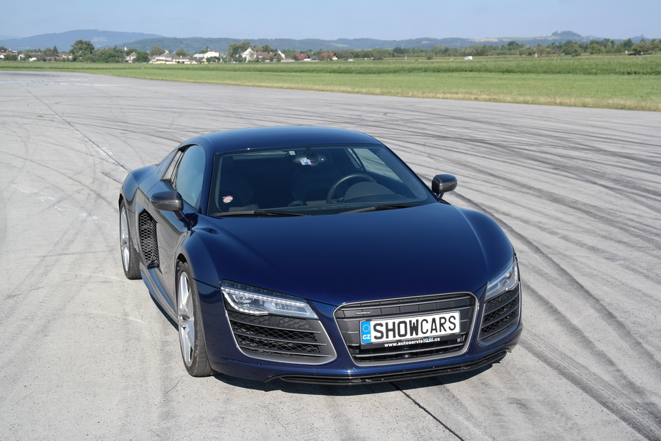 Jízda v Audi R8 4.2 V8 na velkém závodním okruhu