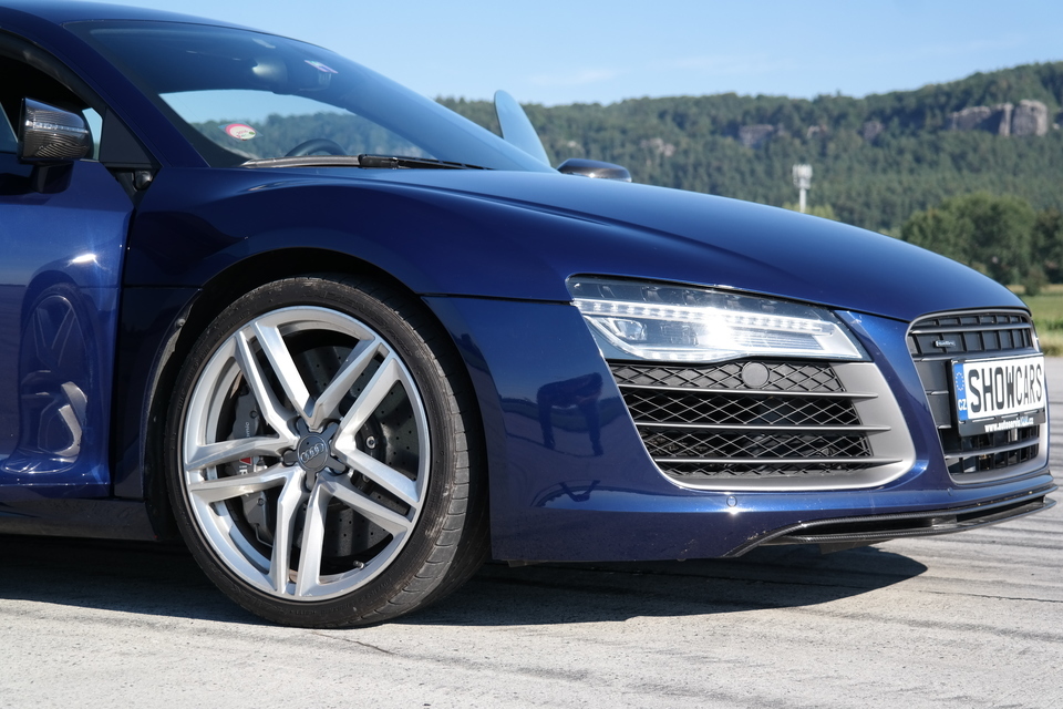 Jízda v Audi R8 4.2 V8 na velkém závodním okruhu