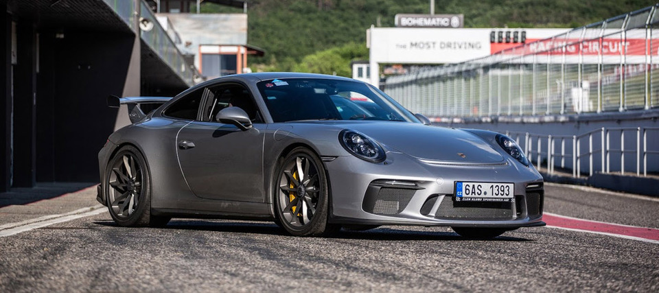 Spolujezdcem v Porsche 911 GT3 na okruhu Polygonu Hradec Králové