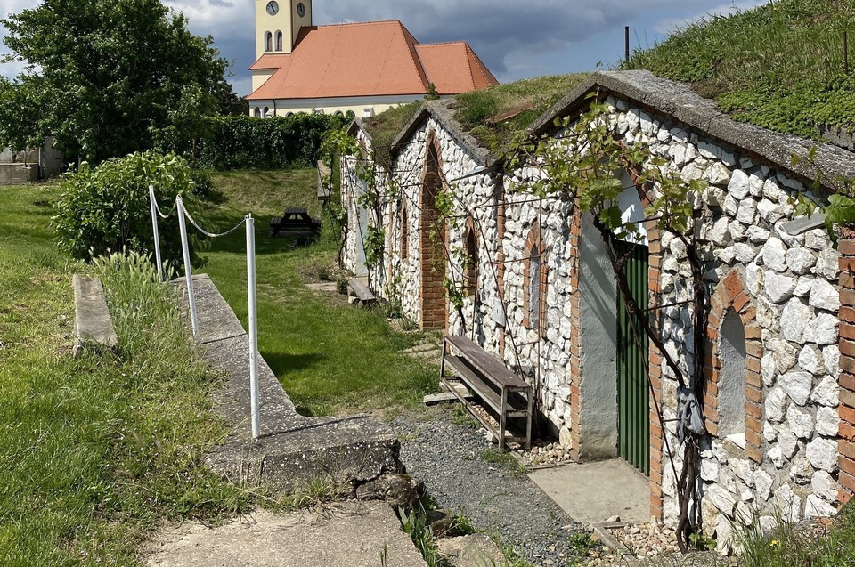 Vinařská cyklistická úniková hra krajinou Modrých Hor na jižní Moravě