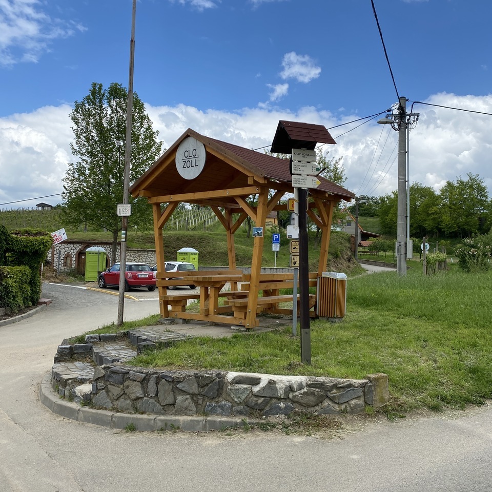Vinařská cyklistická úniková hra krajinou Modrých Hor na jižní Moravě