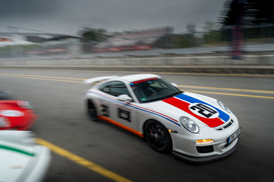 Jízda v Porsche 911 na Masarykově závodním okruhu v Brně