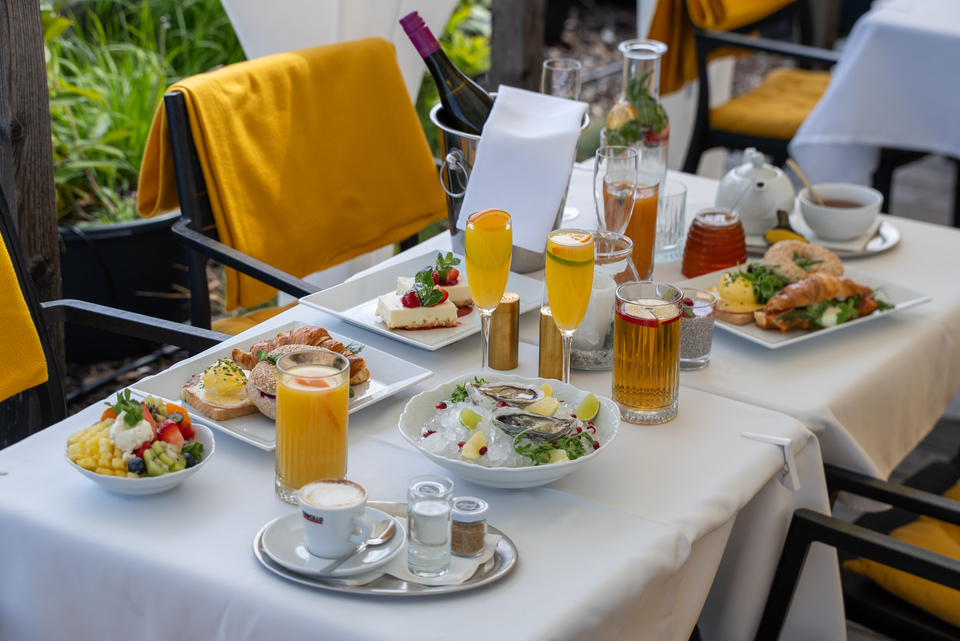 Prémiová snídaně na střešní terase Pytloun Sky Bar & Restaurant Prague na Václavském náměstí