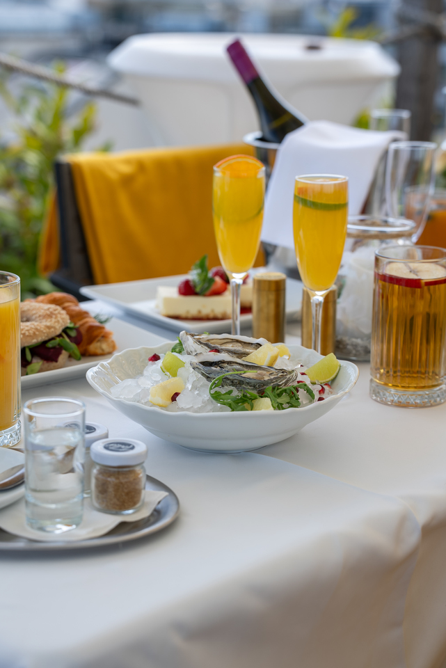 Prémiová snídaně na střešní terase Pytloun Sky Bar & Restaurant Prague na Václavském náměstí