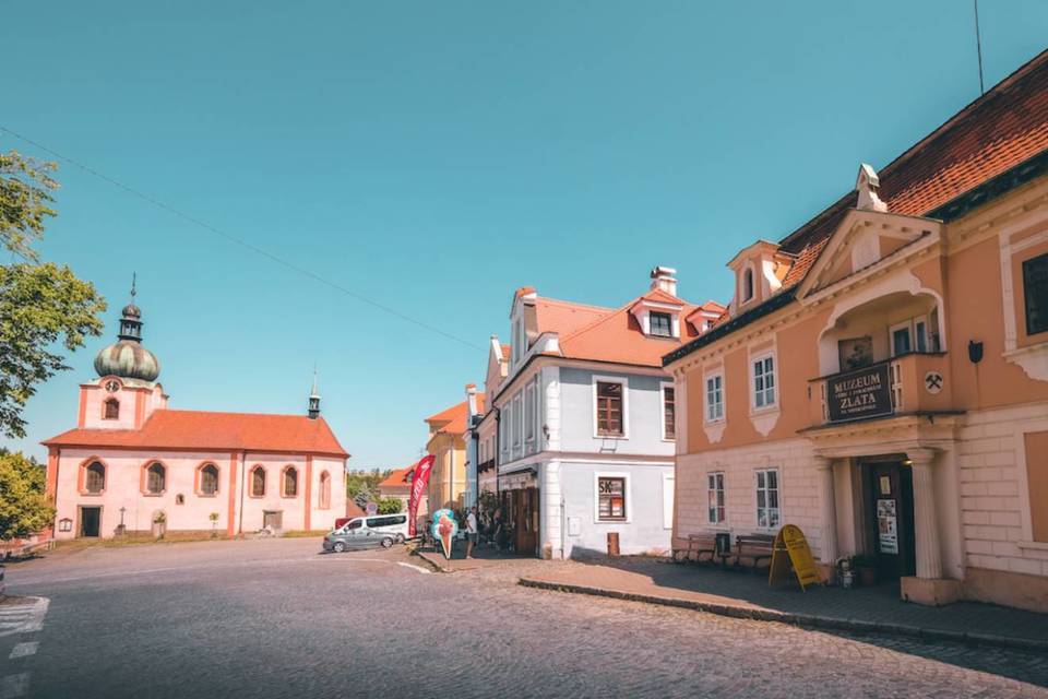 Filmová autoúnikovka po středních Čechách
