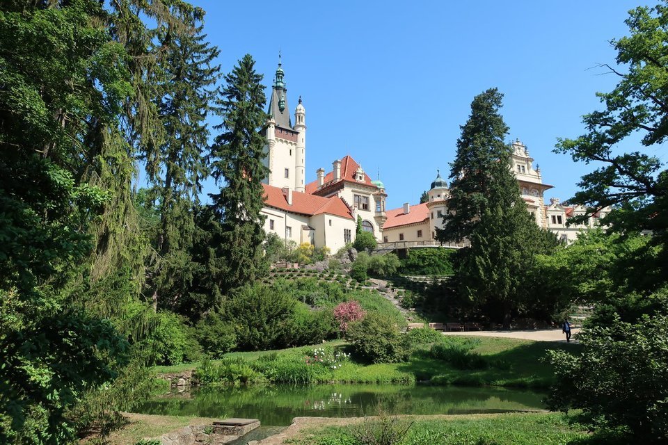Filmová autoúnikovka po středních Čechách