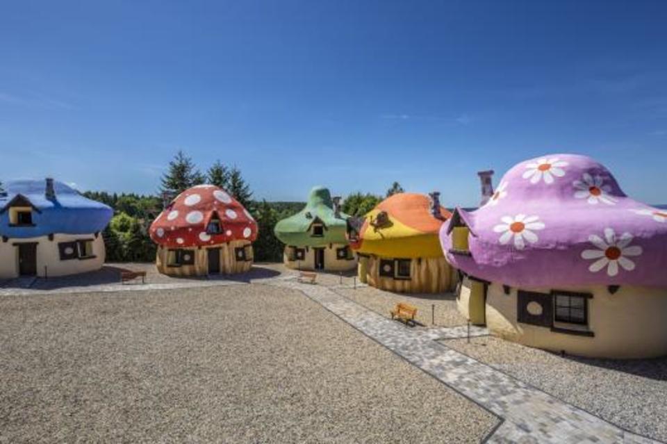 Netradiční rodinný pobyt s polopenzí v kouzelné Houbičkové vile Hotelového resortu JESENICE