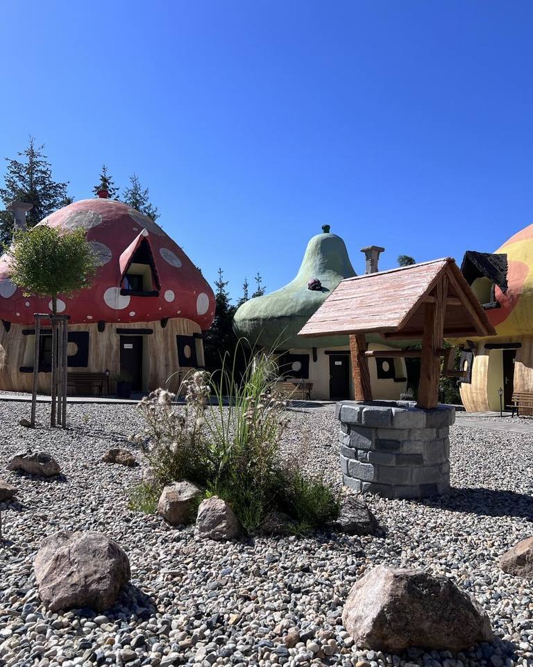 Netradiční rodinný pobyt s polopenzí v kouzelné Houbičkové vile Hotelového resortu JESENICE