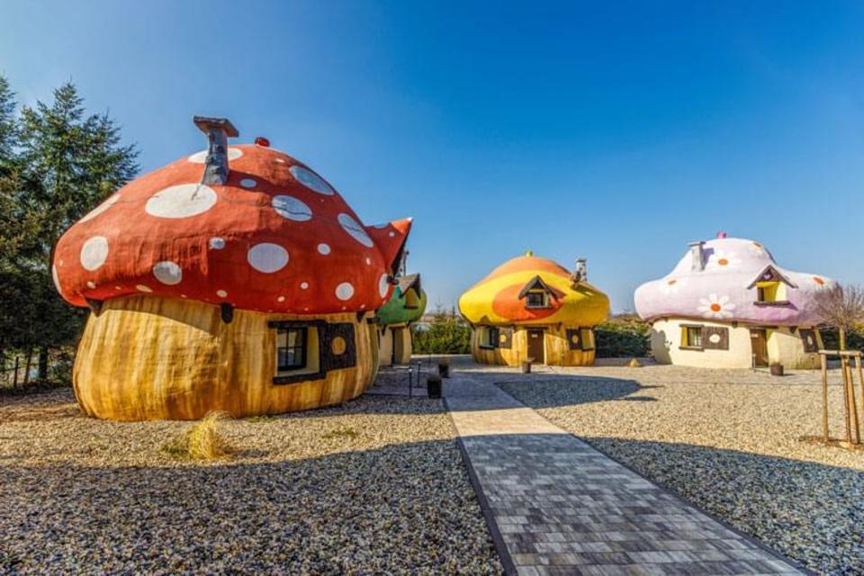 Netradiční rodinný pobyt s polopenzí v kouzelné Houbičkové vile Hotelového resortu JESENICE