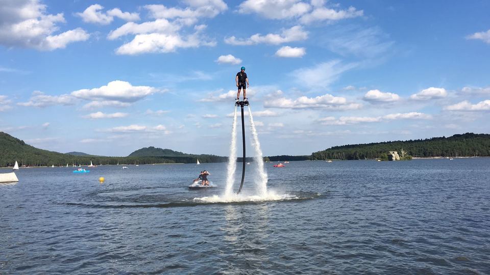 Let na flyboardu