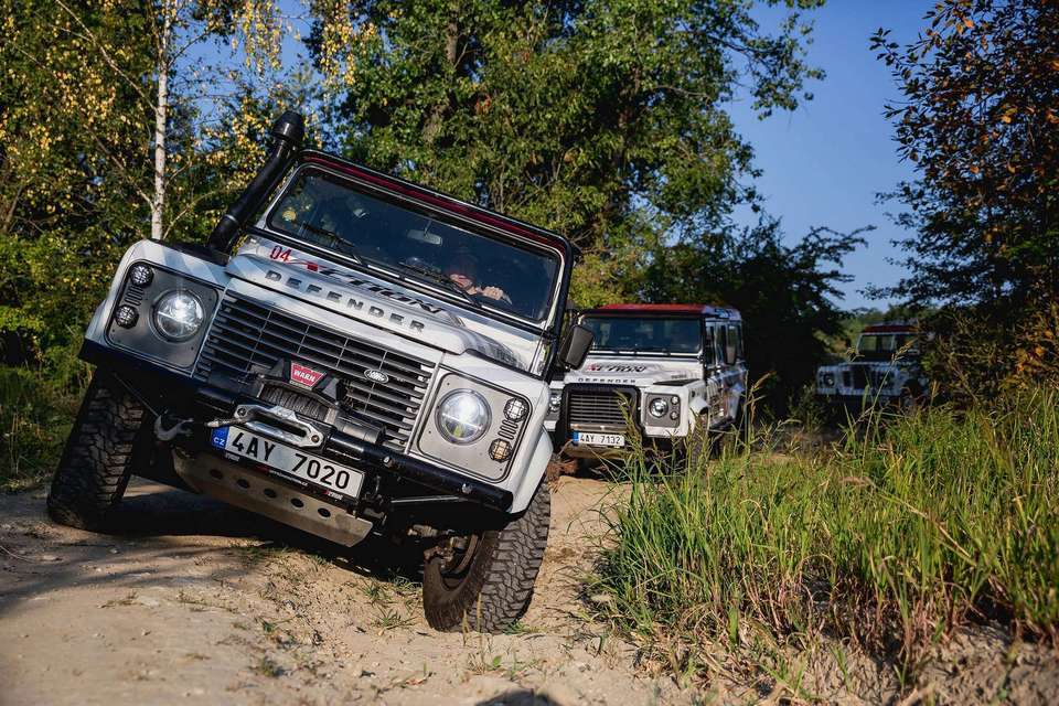 Kurz off-roadového řízení Land Roveru v bývalém vojenském areálu