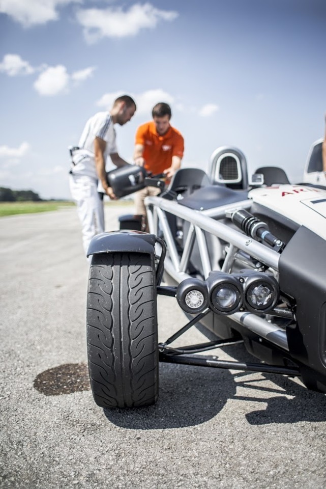 Jízda v Ariel Atom na velkém Masarykově okruhu v Brně