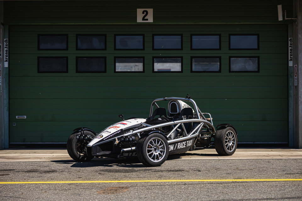 Jízda v Ariel Atom na velkém Masarykově okruhu v Brně