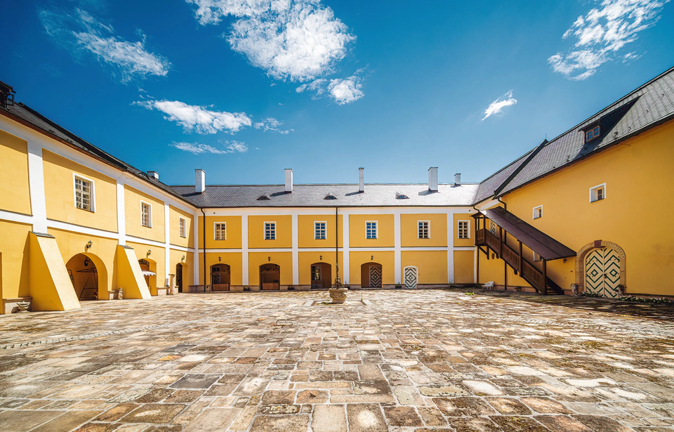 Zámecký pobyt se snídaní a prohlídkou na šlechtickém Zámku Rychvald pro 2 osoby