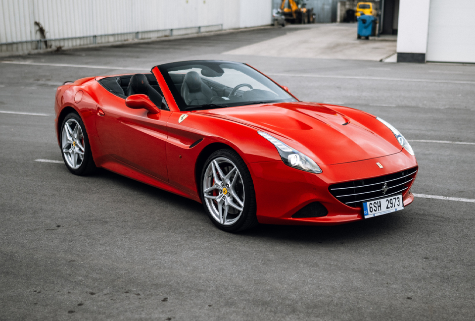 Jízda ve Ferrari California T na závodním okruhu Slovakiaring