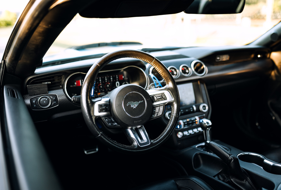 Ford Mustang GT500 Paket - interiér