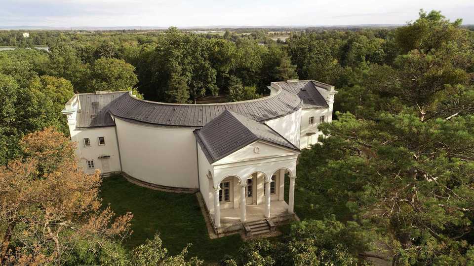 Kouzelný pobyt na zámku Valtice se snídaní a romantickou večeří pro 2 osoby na 2 noci