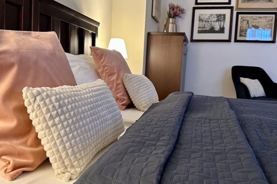 Pobyt na zámku Valtice se snídaní, ochutnávkou vín, prohlídkou zámku a cyklovýletem pro 2 osoby na 2 noci