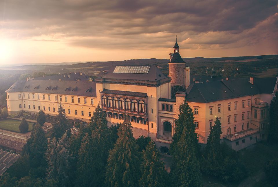 Exkluzivní romantický pobyt na 2 noci s relaxací ve wellness a středověkou večeří na zámku Zbiroh pro dva