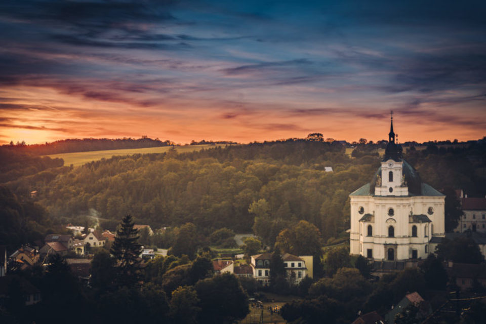 Noc na zámku Křtiny v Moravském krasu s polopenzí pro 2 osoby