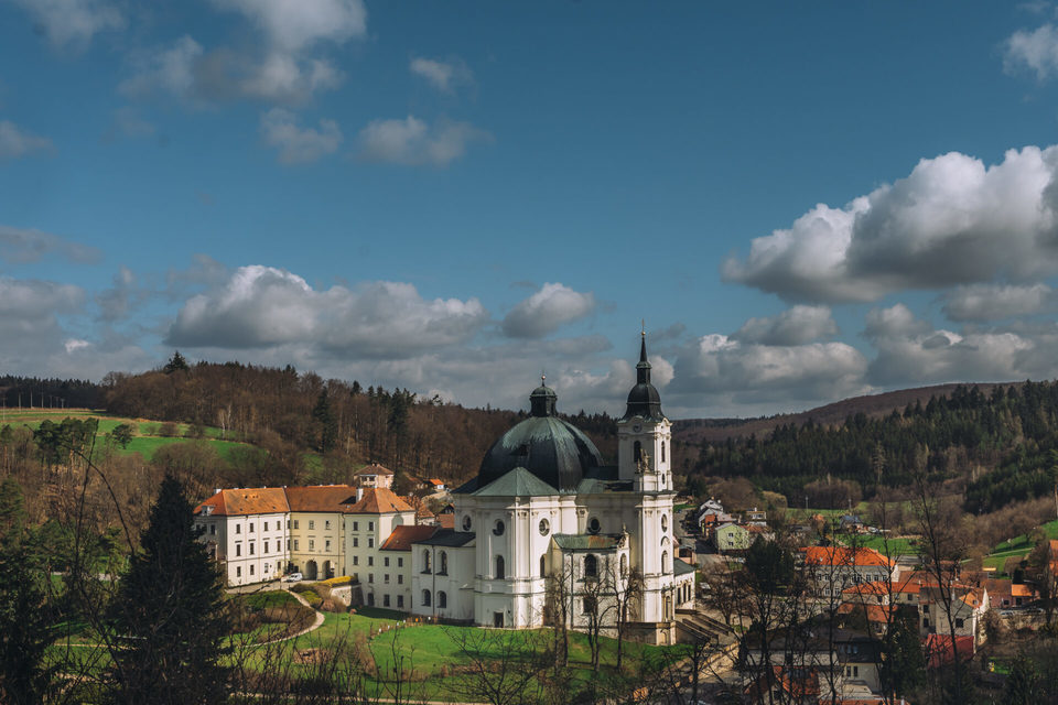 Noc na zámku Křtiny v Moravském krasu s polopenzí pro 2 osoby