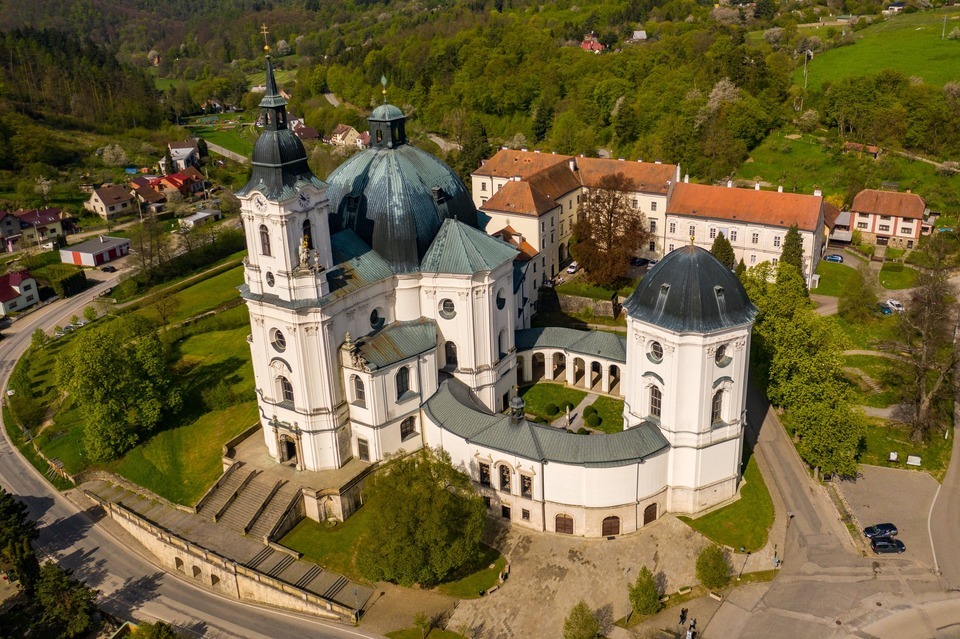 Noc na zámku Křtiny v Moravském krasu s polopenzí pro 2 osoby