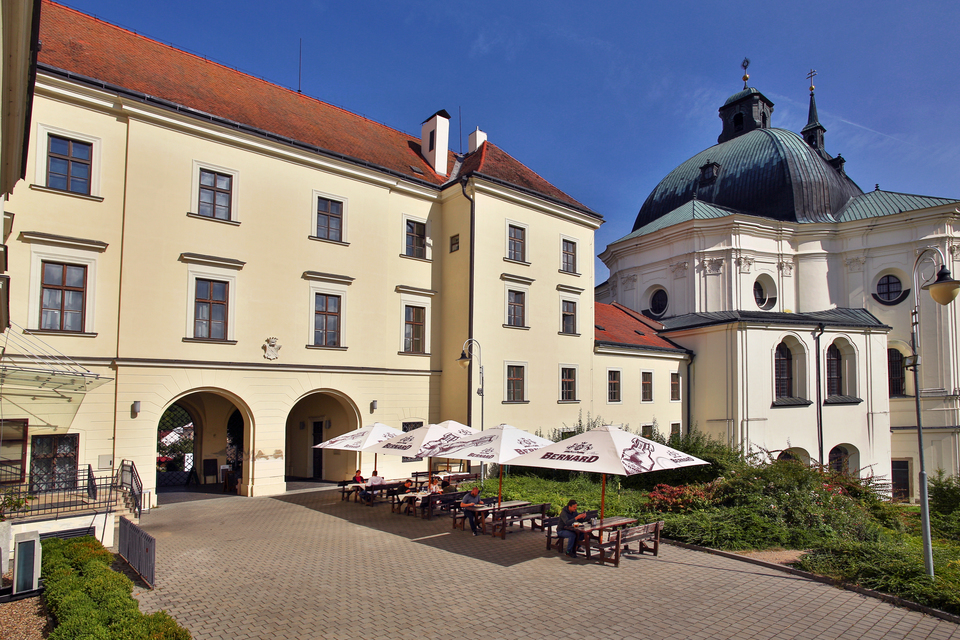 Noc na zámku Křtiny v Moravském krasu s polopenzí pro 2 osoby