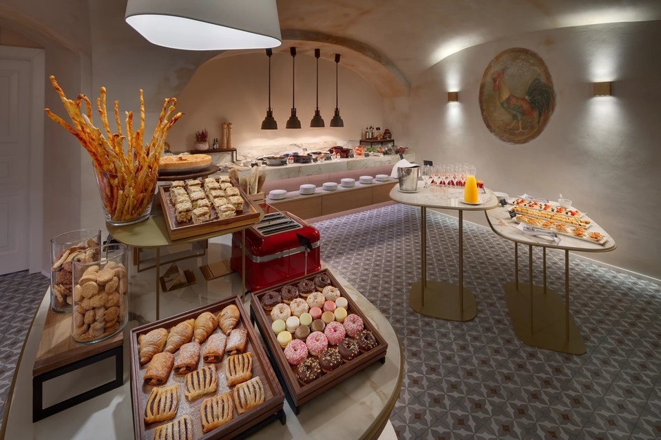 Zážitková noc v hotelu Bookquet se snídaní a degustační 6chodovou večeří