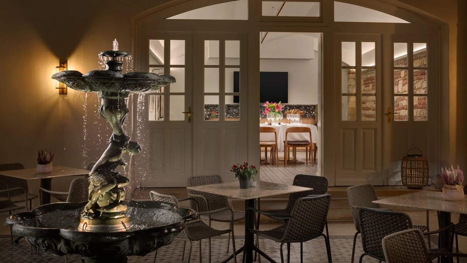 Zážitková noc v hotelu Bookquet se snídaní a degustační 6chodovou večeří