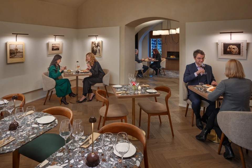 Zážitková noc v hotelu Bookquet se snídaní a degustační 6chodovou večeří