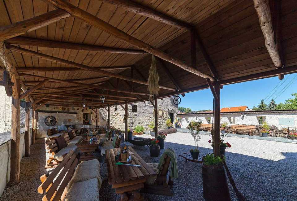 Romantický pobyt na historickém hradu Vildštejn se snídaní a degustační večeří pro 2 osoby