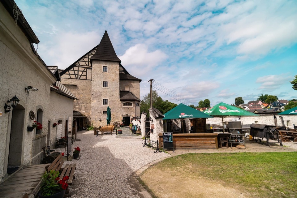 Romantický pobyt na historickém hradu Vildštejn se snídaní a degustační večeří pro 2 osoby