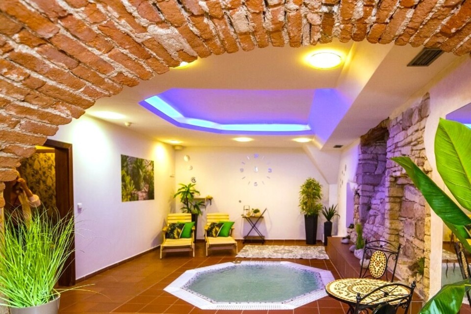 Odpočinkový wellness večer s 4chodovou večeří v hotelu Hejtmanský dvůr**** pro 2 osoby