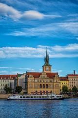 Vyhlídková plavba po Vltavě s lahodnou kávou a dezertem