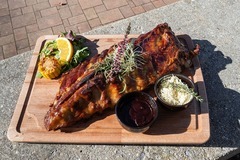 Romantická večerní plavba na Lipně s lahví sektu a večeří v jachtařské restauraci