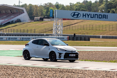 Jízda v Toyota GR Yaris na okruhu Autodromu Sosnová