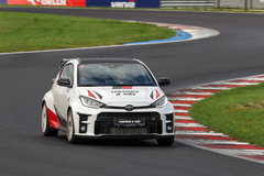 Jízda v Toyota GR Yaris na okruhu Autodromu Sosnová