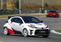 Jízda v Toyota GR Yaris na okruhu Autodromu Sosnová
