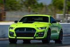 Pronájem Ford Mustang GT 2015 s neomezeným nájezdem kilometrů Praha