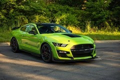 Pronájem Ford Mustang GT 2015 s neomezeným nájezdem kilometrů Praha