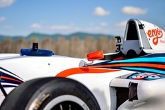 Jízda plná adrenalinu ve Formuli F4 na závodním okruhu Autodromu Brno