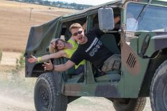 Jízda Humvee v Hummer centru