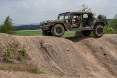 Jízda Humvee v Hummer centru