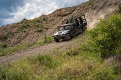Jízda Humvee v Hummer centru