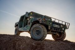 Jízda Humvee v Hummer centru