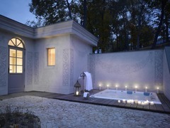 Romantická noc na úchvatném Chateau Mcely***** s polopenzí a privátním wellness pro 2 osoby